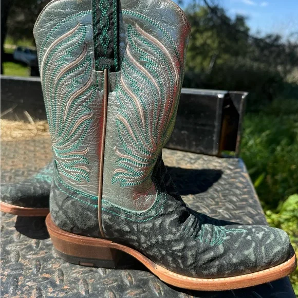 Ariat Women’s Futurity Dash Elephant Print and Pewter 6.5B - Picture 7 of 13